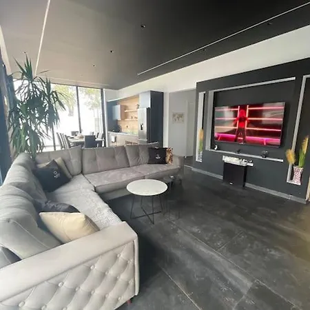 Sueno Luxury Villa *